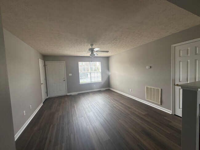 Building Photo - 110 Bob White Way