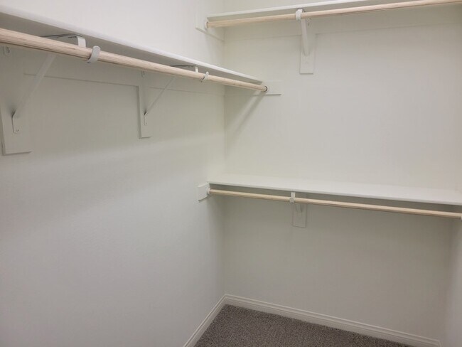 Building Photo - Beautiful 4 bedroom home!