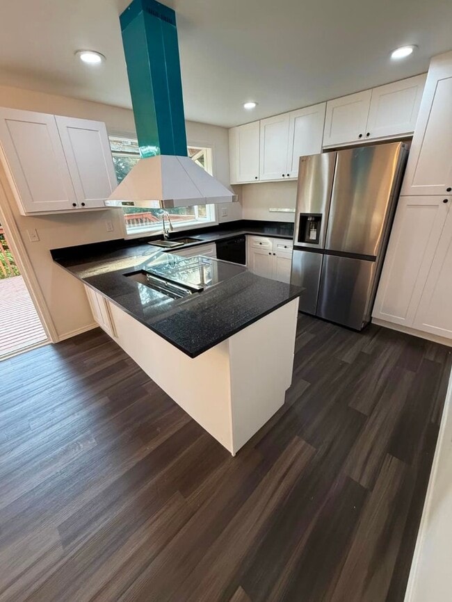 Building Photo - Welcome to this beautifully remodeled 3-be...