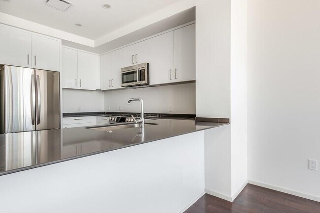 Building Photo - 301 West Ave