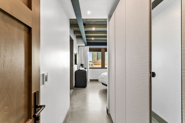 Building Photo - Perfect Beach Getaway! Hotel-like Studio Home in Secured High-rise Building With Breathtaking Bay...