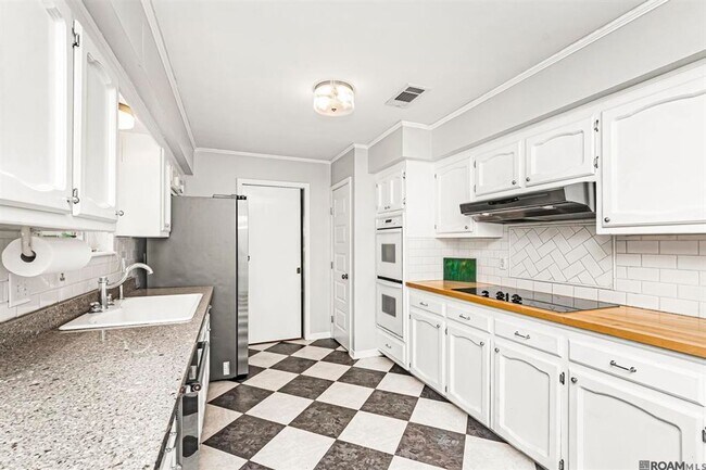 Building Photo - 4112 Pine Park Dr
