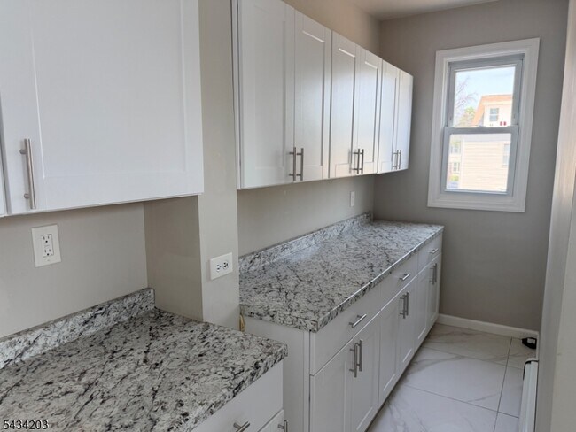 Building Photo - 413 Beardsley Ave