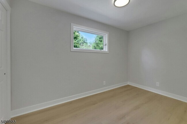 Building Photo - 405 Terhune Ave