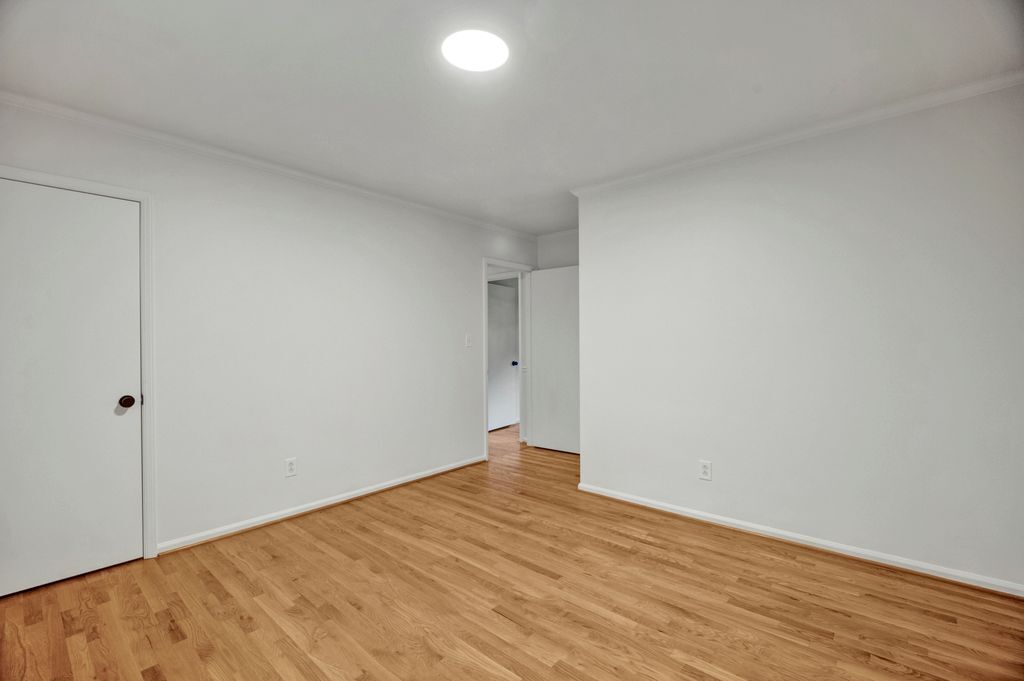 Building Photo - 3541 W Lakeside Dr