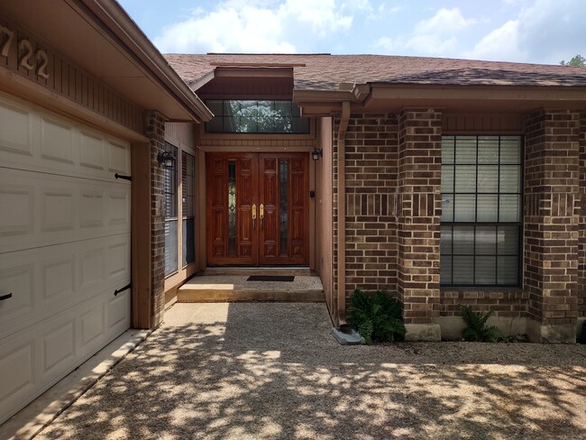 Building Photo - 13722 Hunters Hawk