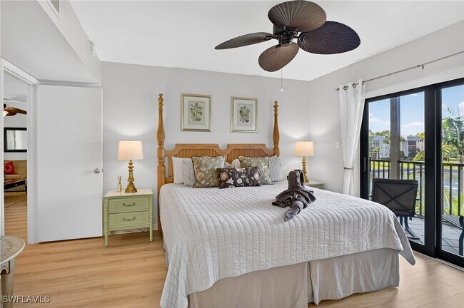 Building Photo - 788 Park Shore Dr