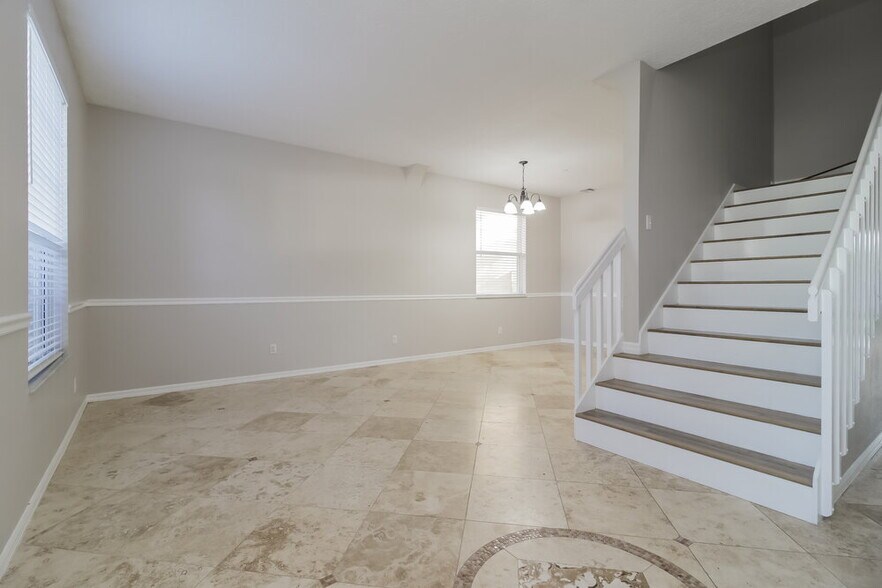 Building Photo - 395 Lancer Oak Dr