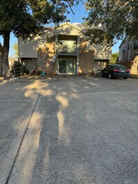 Building Photo - AUGUST 2025 PRE-LEASE 2 Bedroom 2 Bathroom...