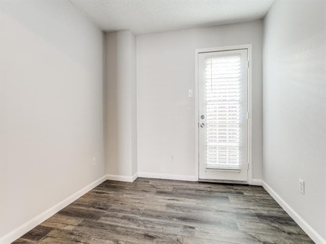 Building Photo - 571 Majestic Park Ln