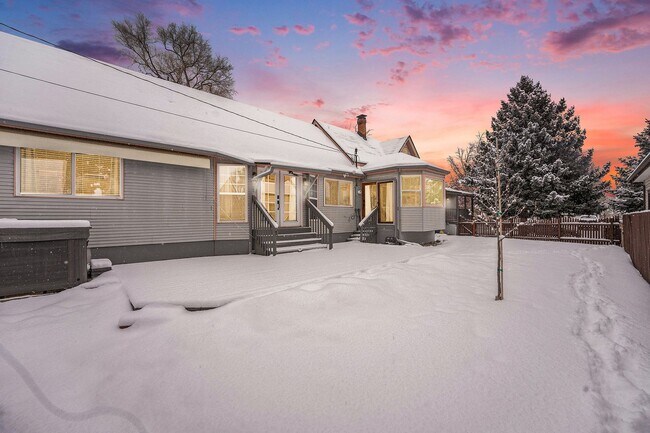 Building Photo - 4 Bed 2.5 Bath Available Now in Sloans Lake!