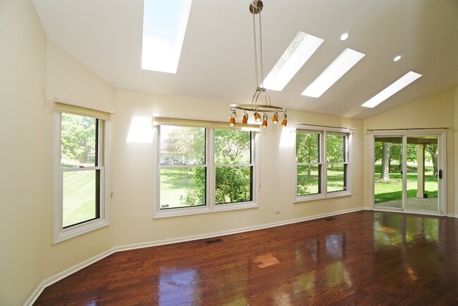 Building Photo - 229 Willow Pkwy