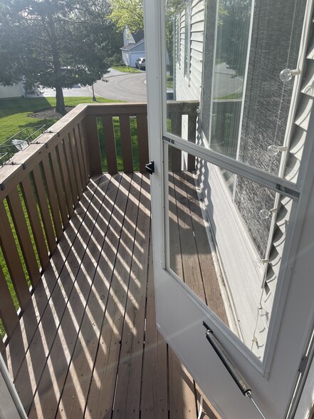 Building Photo - 633 Mallard Ct
