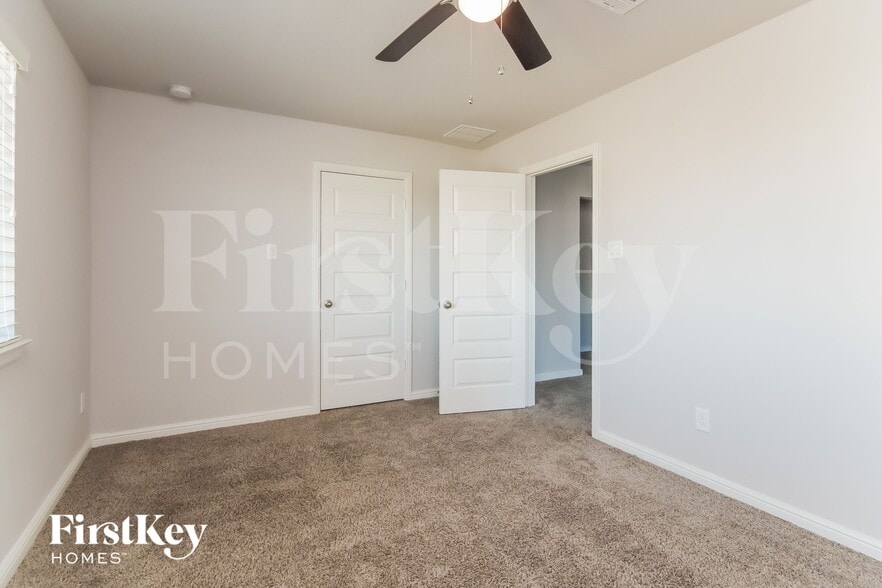 Building Photo - 4820 La Piedra Ln