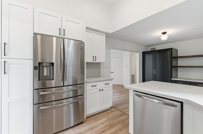 Building Photo - 23 Cedar Chase Pl