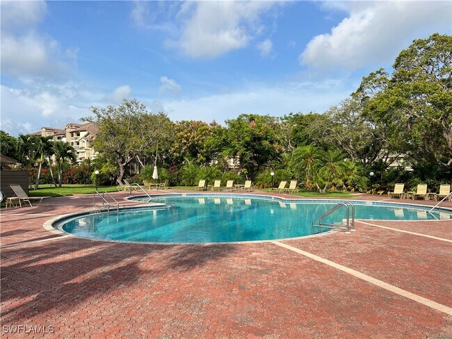 Building Photo - 26891 Wedgewood Dr