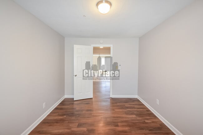 Building Photo - 6123 E 14th St