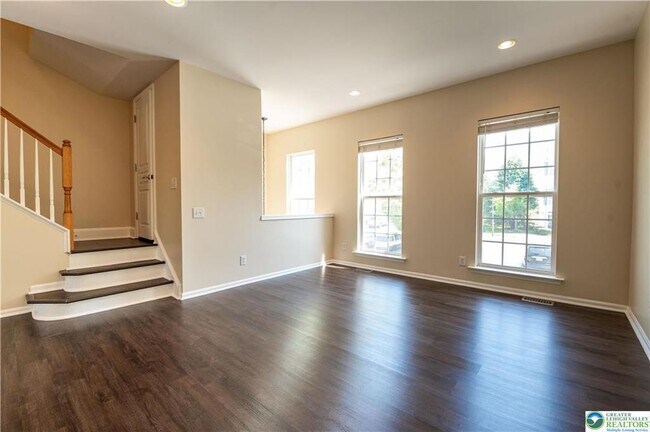 Building Photo - 8475 Putnam Ct