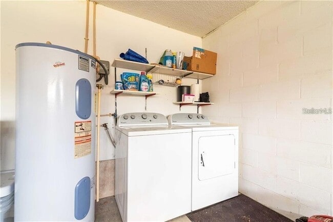 Building Photo - 1907 Coral Tree Ct