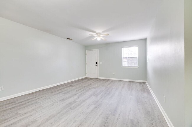 Building Photo - 803 Ash St Ext
