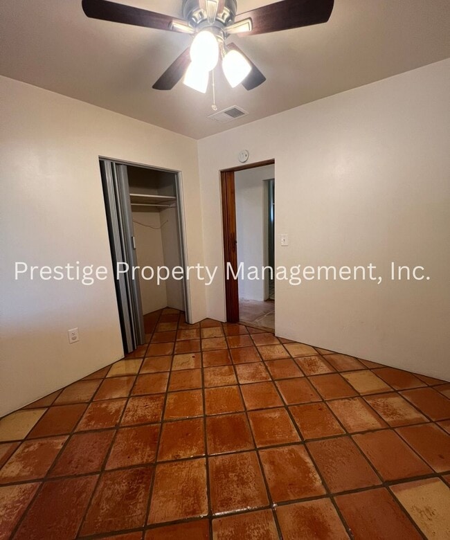 Building Photo - 3BD 2BA Waiting for You to Call Home!!