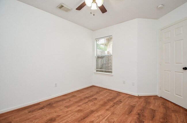 Building Photo - 535 Avery Dr
