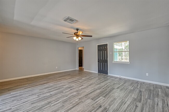 Building Photo - 8623 Valley Forest Dr