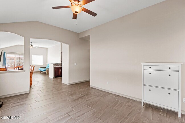 Building Photo - 13960 Lago Vista Ave