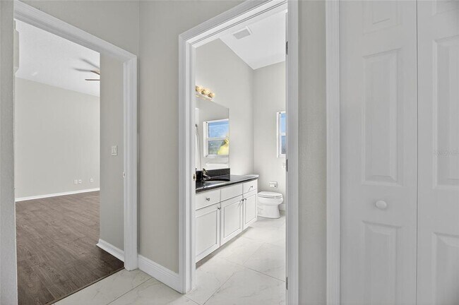 Building Photo - 172 Lake Shore Dr W