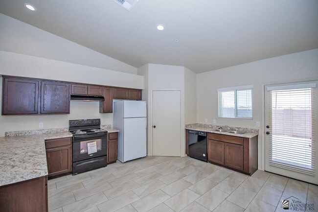 Building Photo - 7357 E 39th St