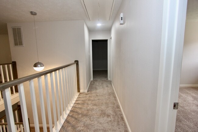 Building Photo - 3015 Green Fields Dr