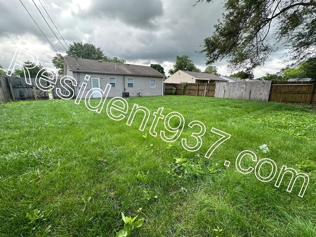 Building Photo - 3 Bedroom 1 Bath