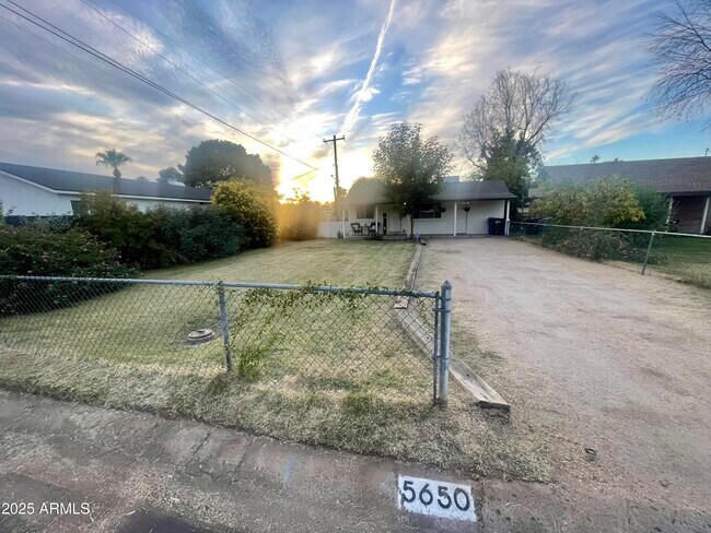 Building Photo - 5650 N 10th St