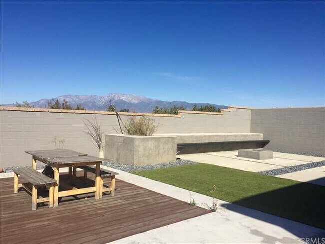 Building Photo - 15774 Willow Dr