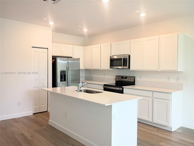 Building Photo - 868 SE grovebush Ln