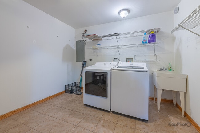 Building Photo - 3548 S Artesian Ave