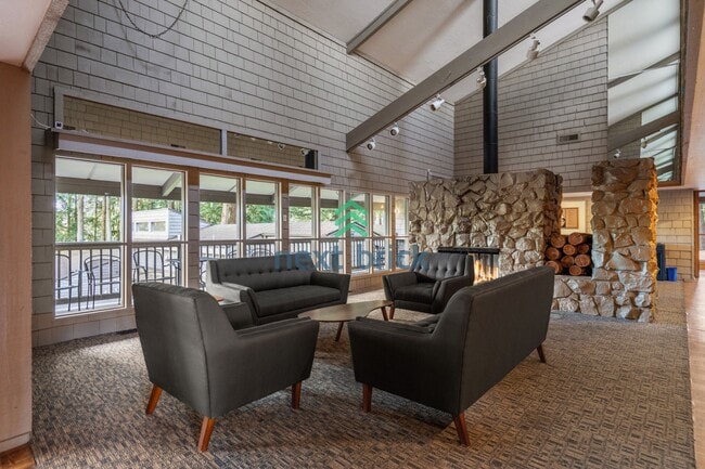 Building Photo - 2 BED & 1.75 BATH FOR RENT