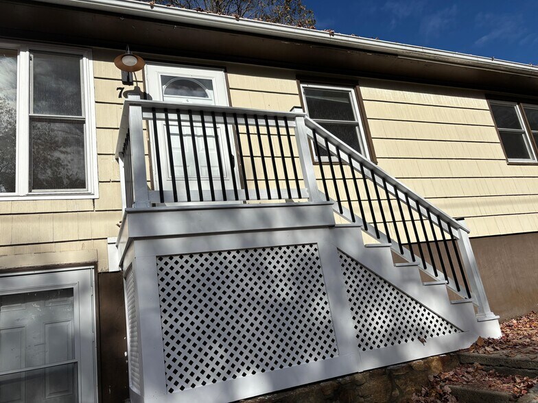 Primary Photo - 7 Donna Ave