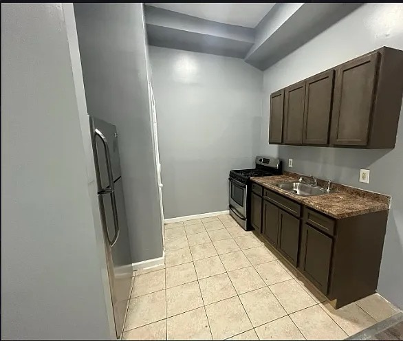 Building Photo - 11 Straight St