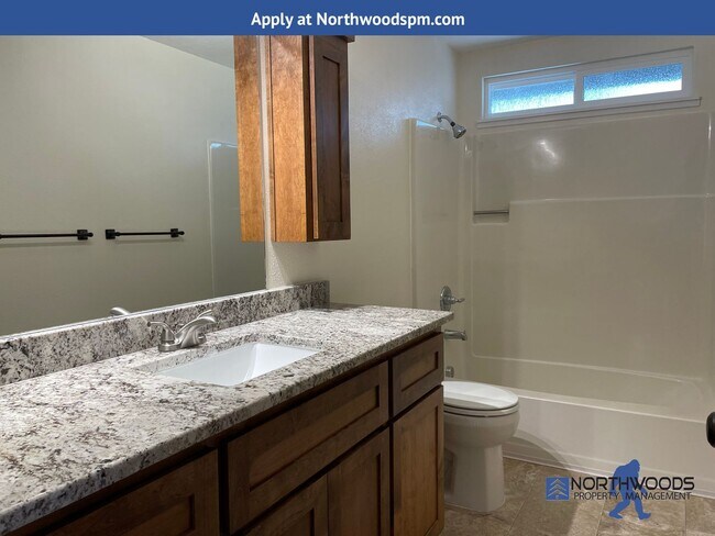 Building Photo - Gorgeous Newly Update 3 Bedroom 2 Bath Home in Friendly Central Point