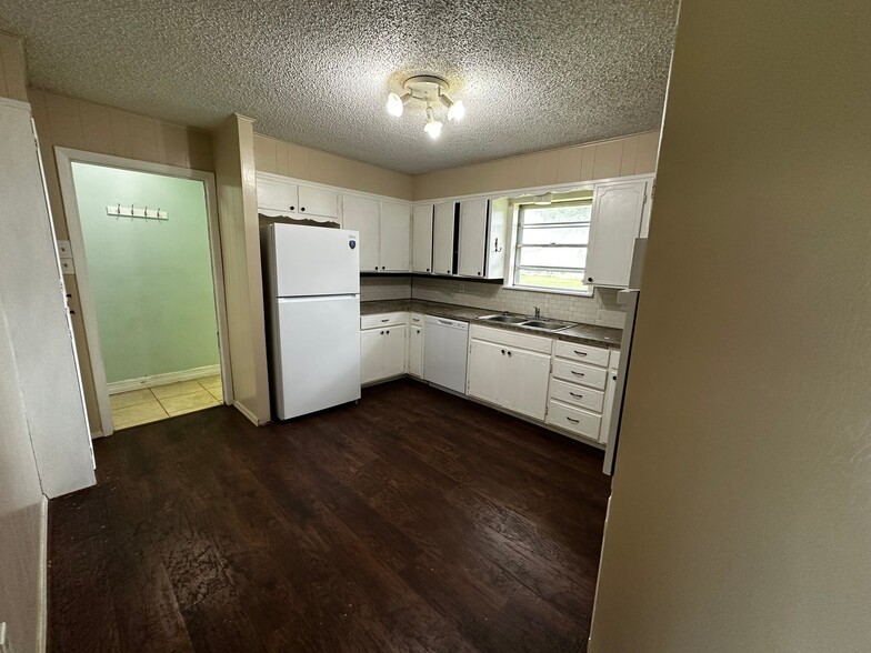 Building Photo - 179 Weldon Dr