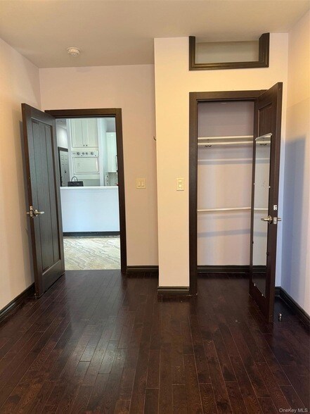 Building Photo - 7305 Metropolitan Avenue Unit