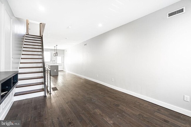 Building Photo - 2122 Sears St