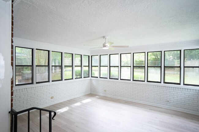 Building Photo - 3120 Edinburgh Dr