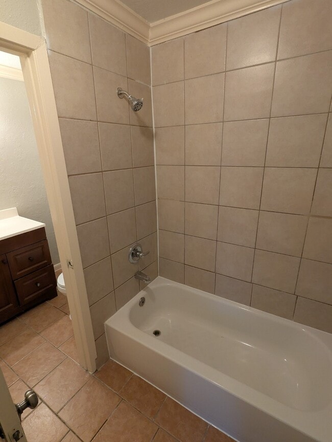 Building Photo - 7200 Clarewood Dr