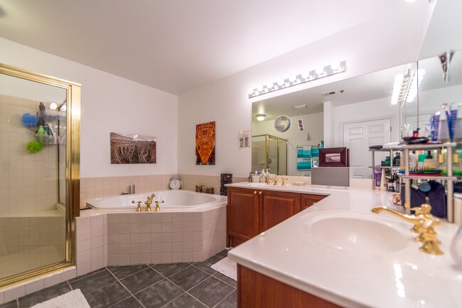 Master Bath - 1735 Peachtree St NE