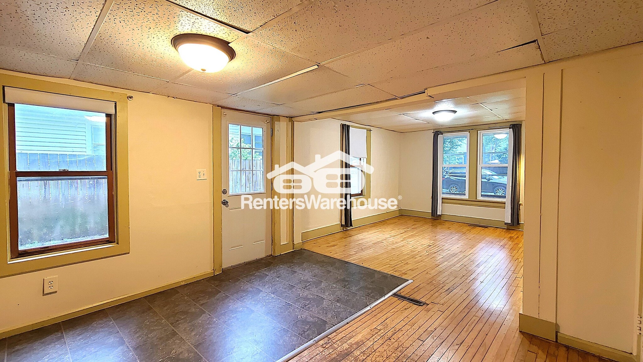 Building Photo - 528 E Walnut St