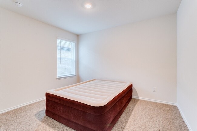 Building Photo - 4115 Mountain Dr