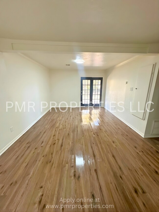 Building Photo - 4 Bedrooms - 1.5 Bathroom House