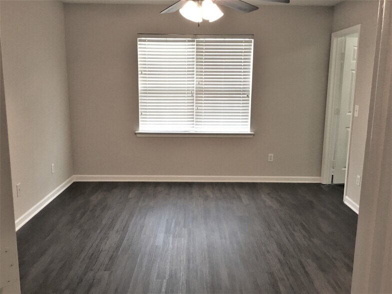 Building Photo - 4924 Lighthouse Ct
